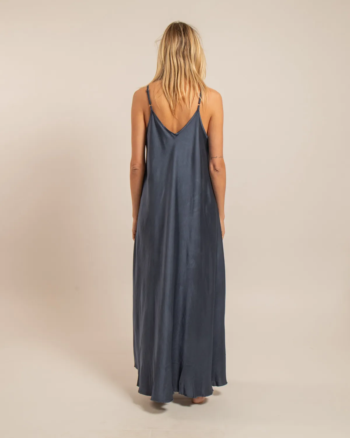AOKYANOS Buffalo Nuit robe longue satinée