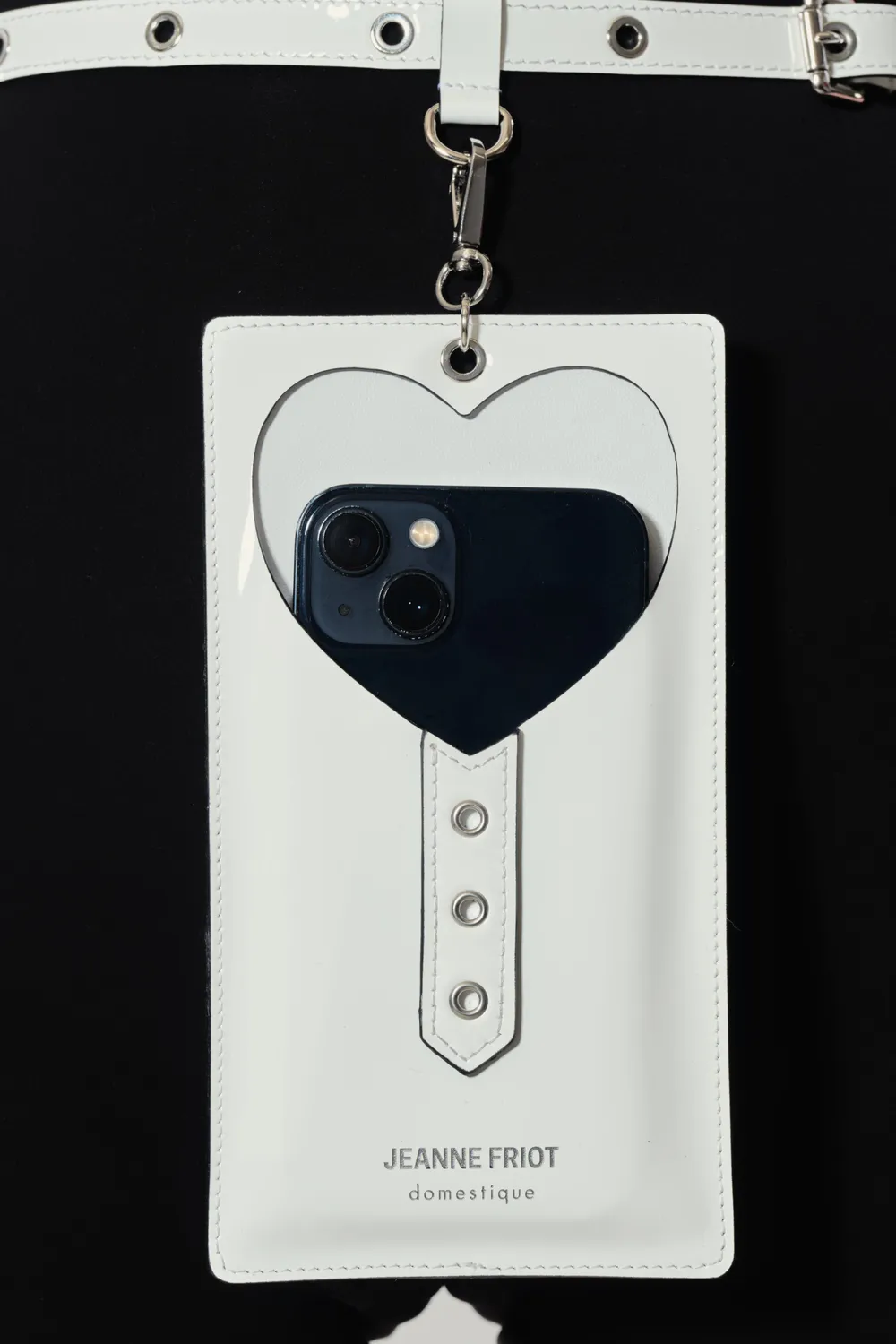 Jeanne Friot Love coque iPhone cuir noir cloutée