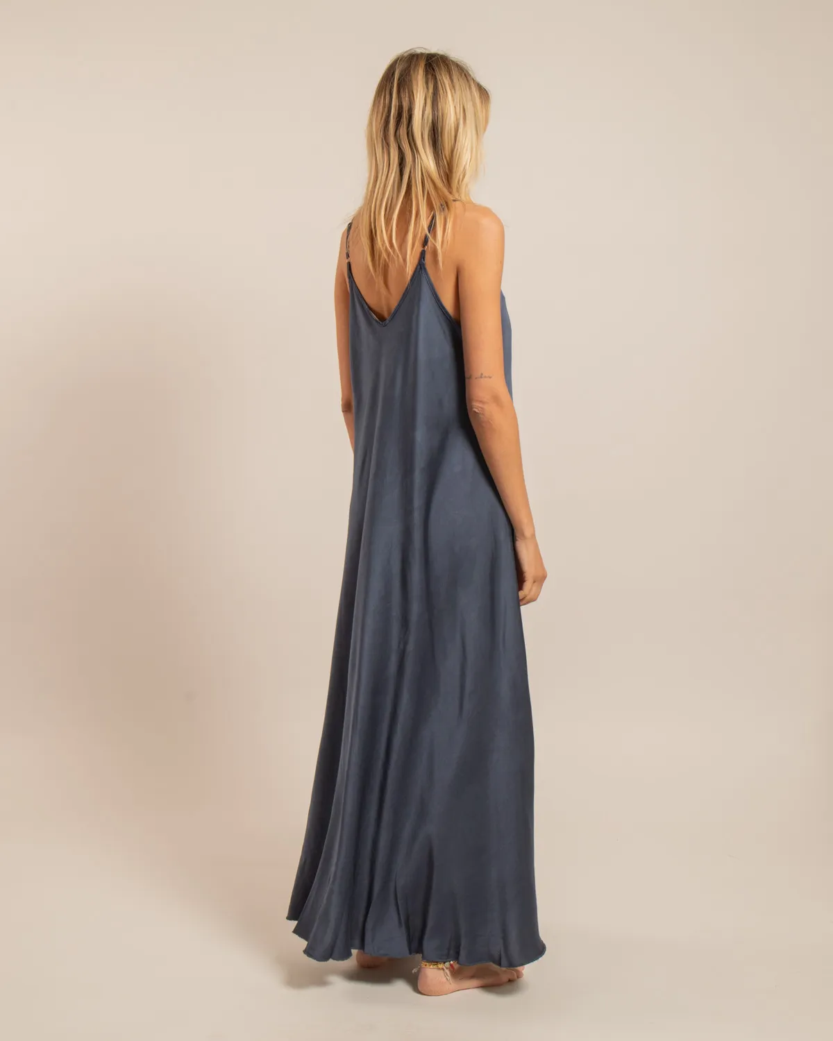 AOKYANOS Buffalo Nuit robe longue satinée