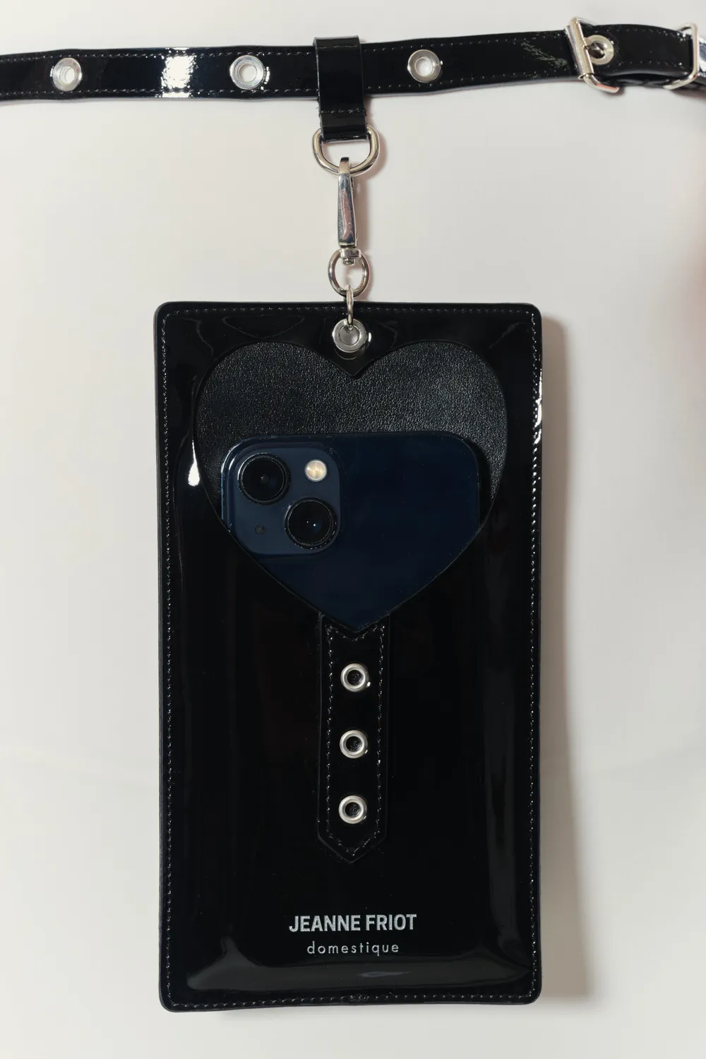Jeanne Friot Love coque iPhone cuir noir cloutée