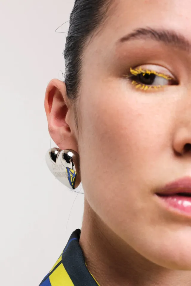 Jeanne Friot Love Louder boucles d'oreilles cœurs laiton