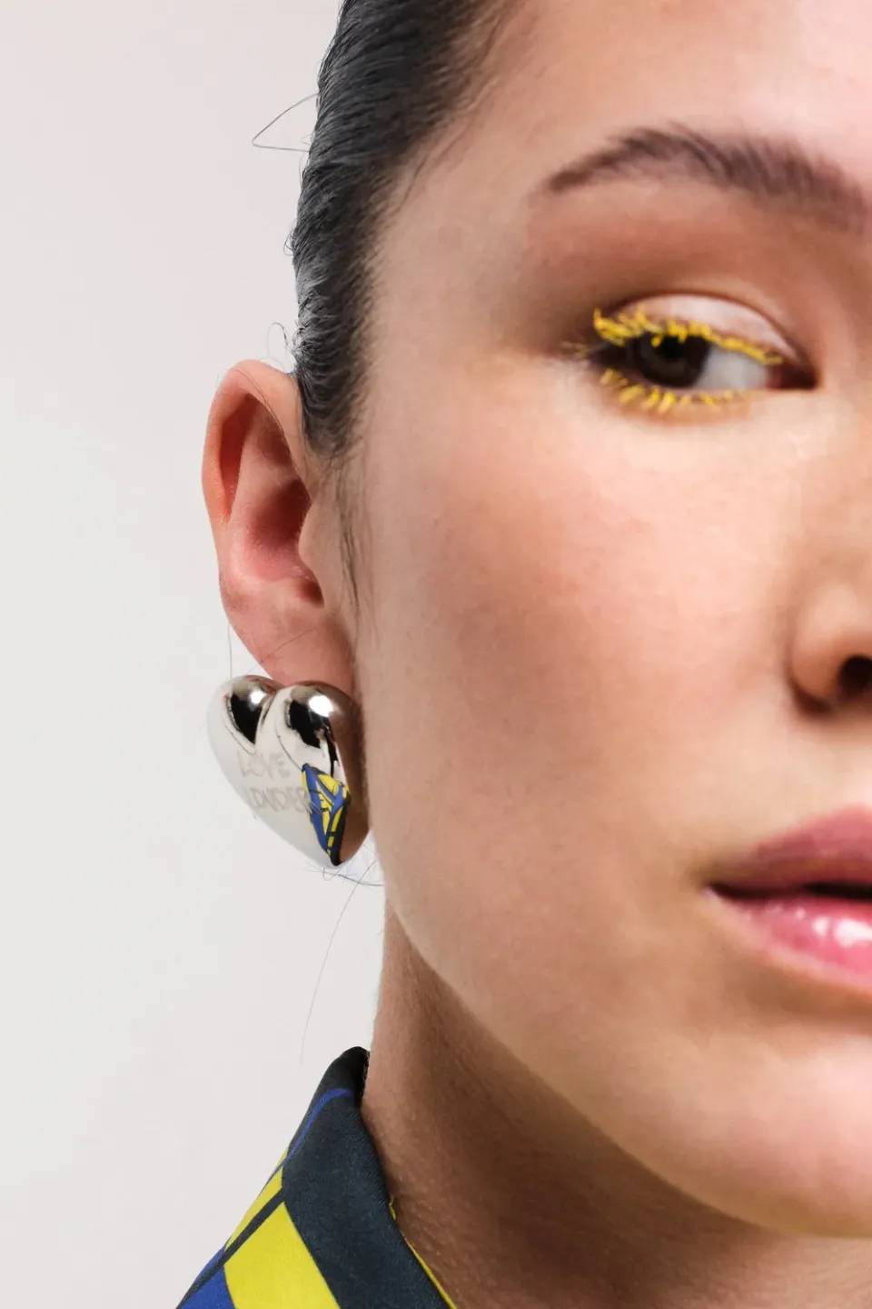 Jeanne Friot Love Louder boucles d'oreilles cœurs laiton