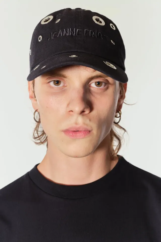 Jeanne Friot Blondie casquette noire œillets argent