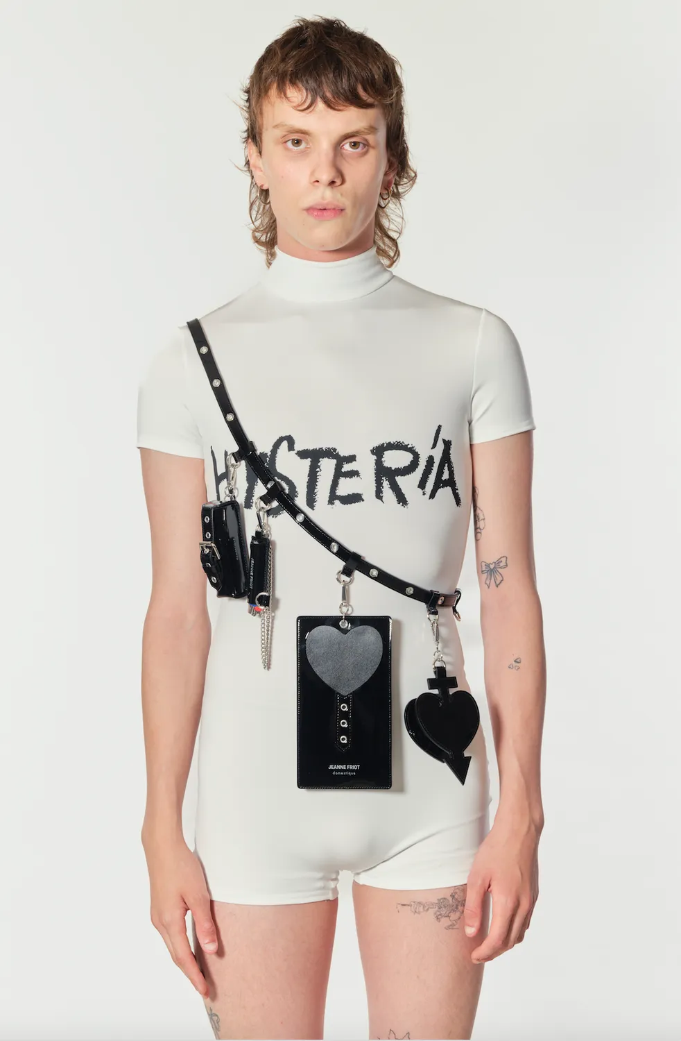 Jeanne Friot Love coque iPhone cuir noir cloutée