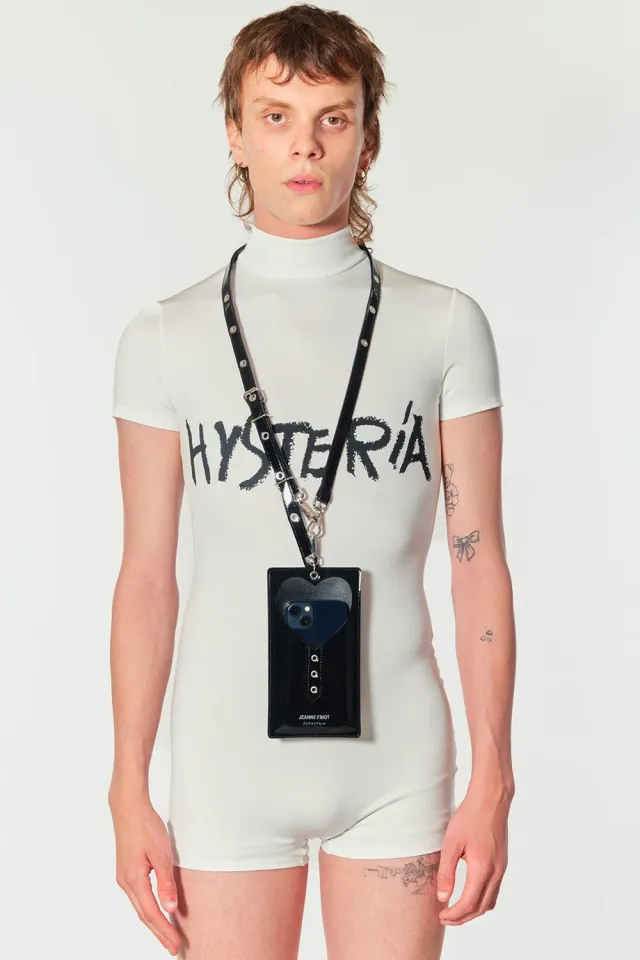 Jeanne Friot Love coque iPhone cuir noir cloutée