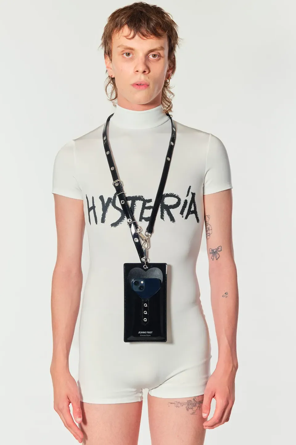 Jeanne Friot Love coque iPhone cuir noir cloutée
