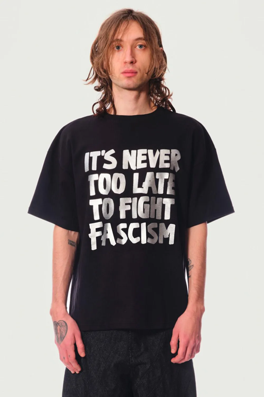 JEANNE FRIOT Fight Tee tee-shirt oversize noir slogan