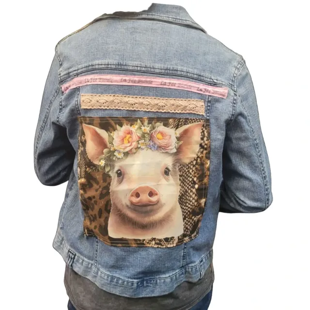 La Fée Bidule Piggy veste jean customisée cochon fleurs