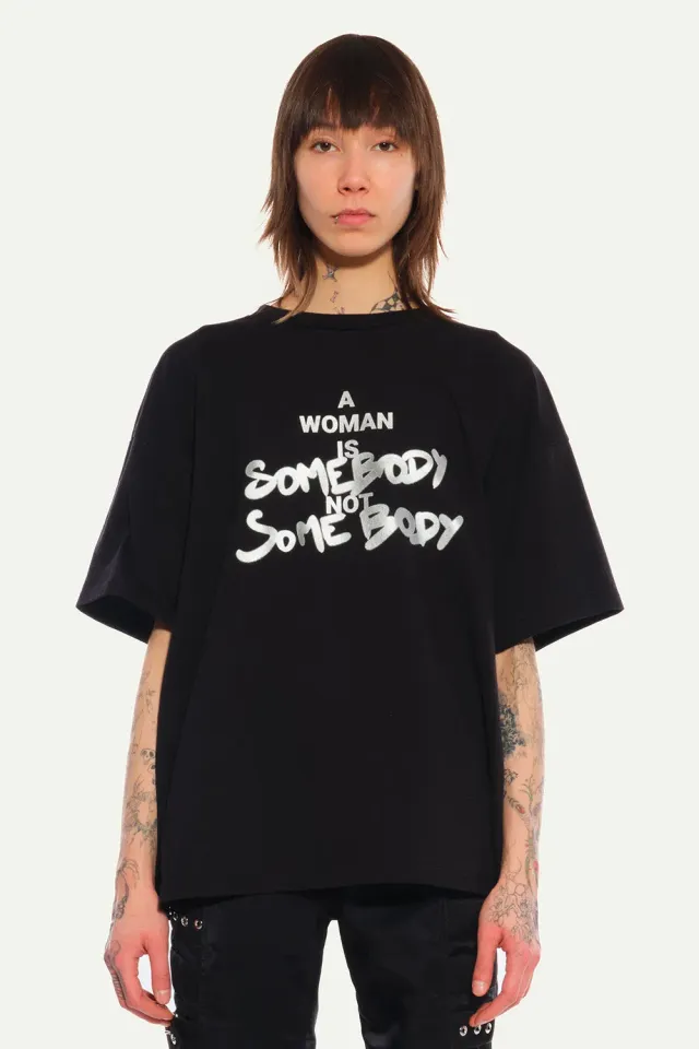 JEANNE FRIOT A Woman tee oversize noir argenté